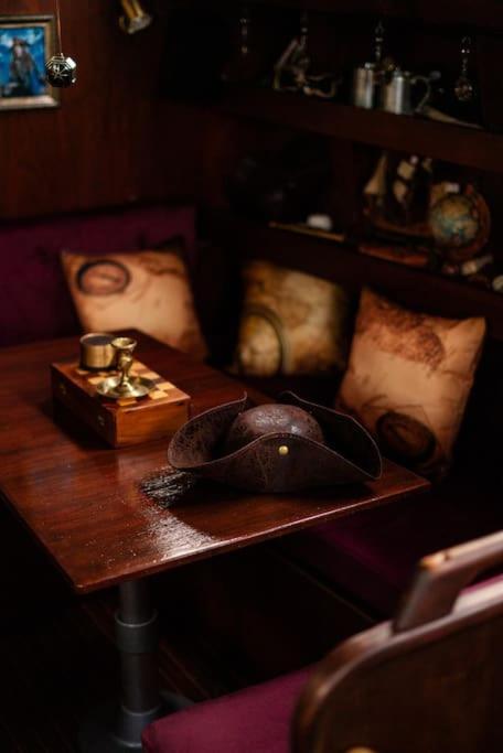The Captains Locker - 30Ft Yacht San Miguel de Abona Luaran gambar