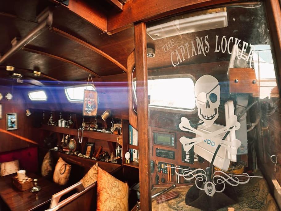 The Captains Locker - 30Ft Yacht San Miguel de Abona Luaran gambar