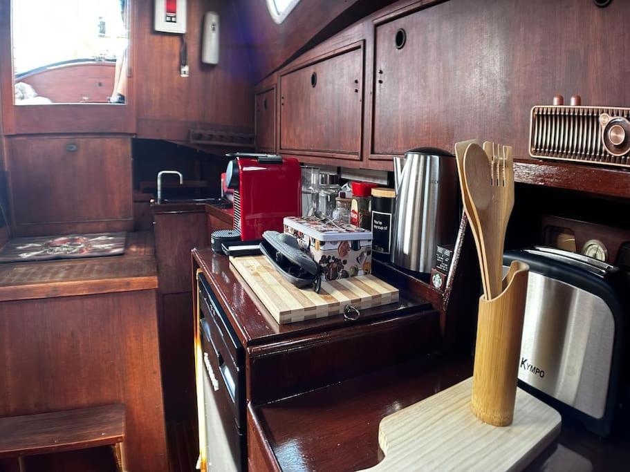 The Captains Locker - 30Ft Yacht San Miguel de Abona Luaran gambar