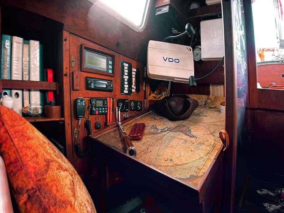 The Captains Locker - 30Ft Yacht San Miguel de Abona Luaran gambar